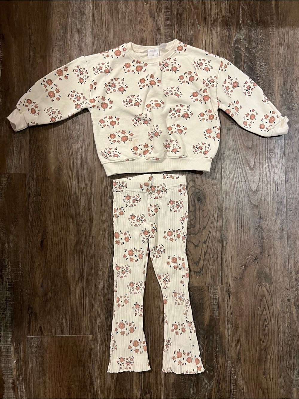 Zara Matching Set Sweatshirt and Ribbed Leggings with Floral Print